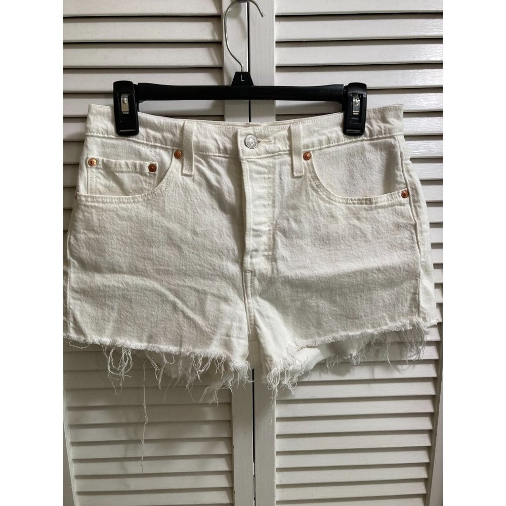 501 Levi's White Raw Edge Denim Short Shorts w Button Fly Size W28 Like New